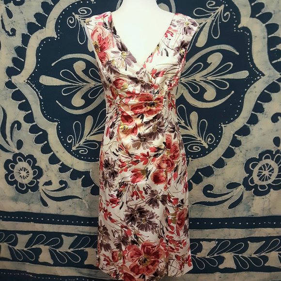 Maggy London Dresses & Skirts - Maggy London Floral Dress Size 8